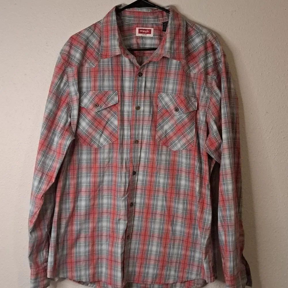 Wrangler button down long sleeve shirt size XL